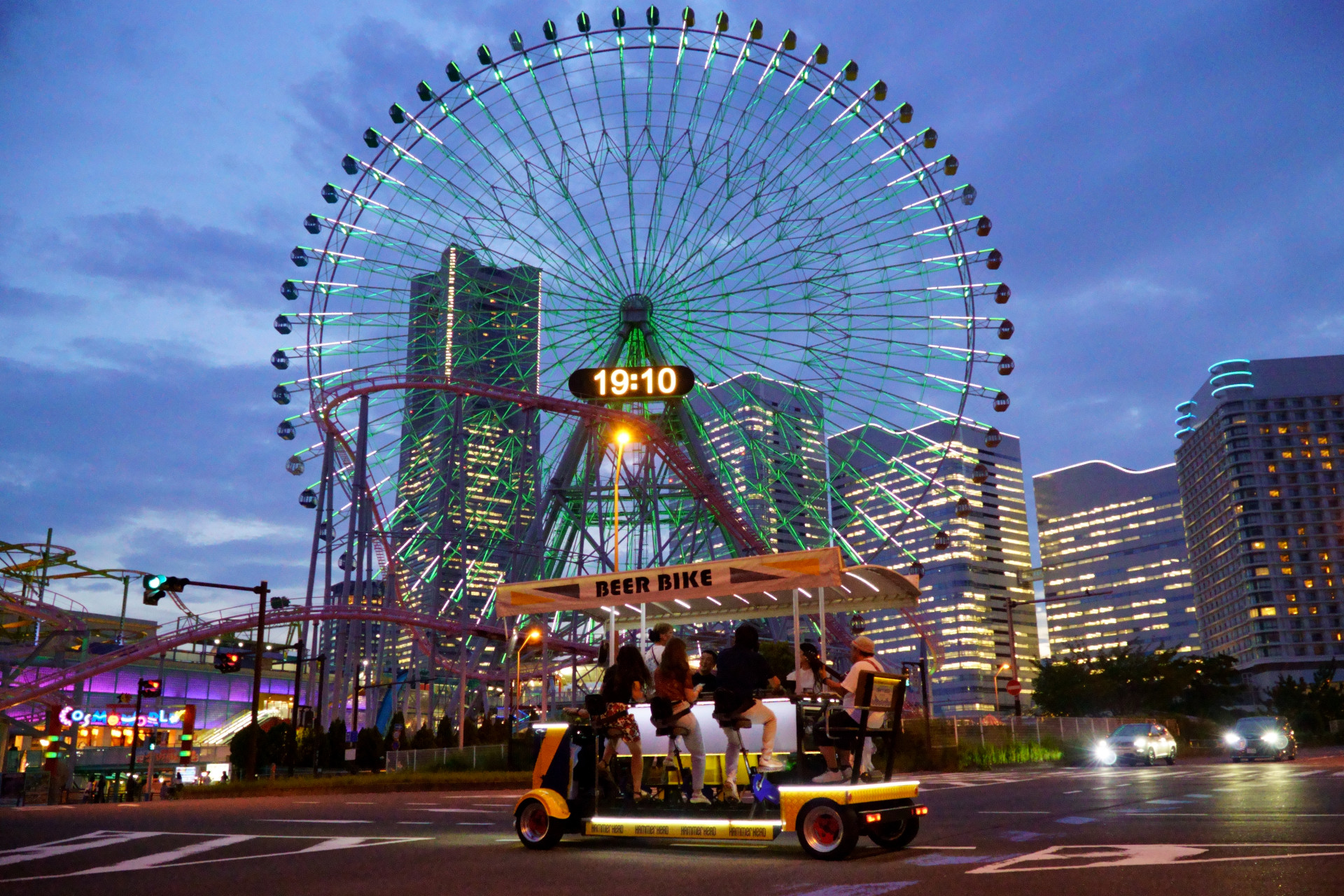 みんなで走る一体感が魅力！ビアバイクで港・横浜をナイトクルージング